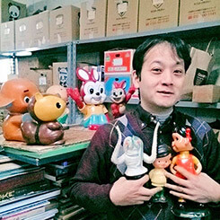 店主とソフビ
