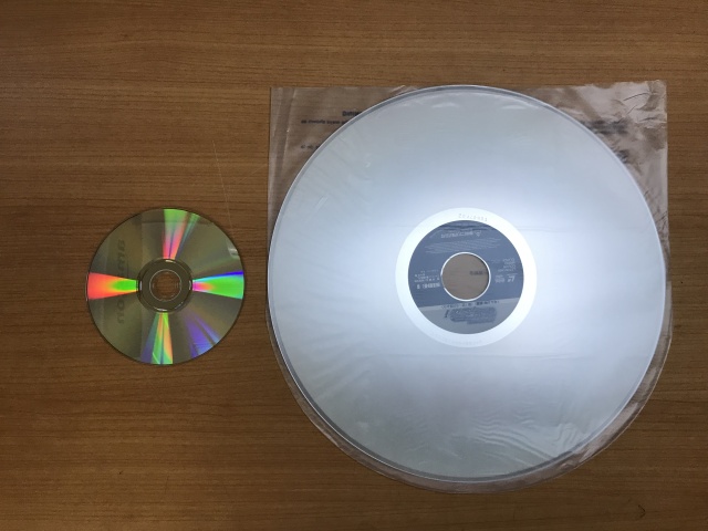 左:DVD 右:LD
