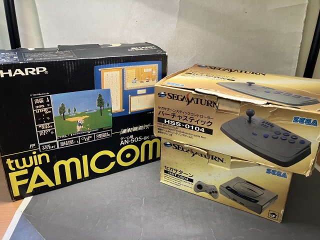 セガサターン本体・FAMICOM